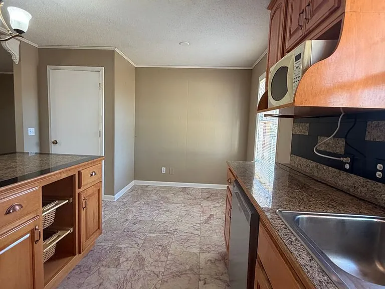 6111 Homestead Rd — Photo 13