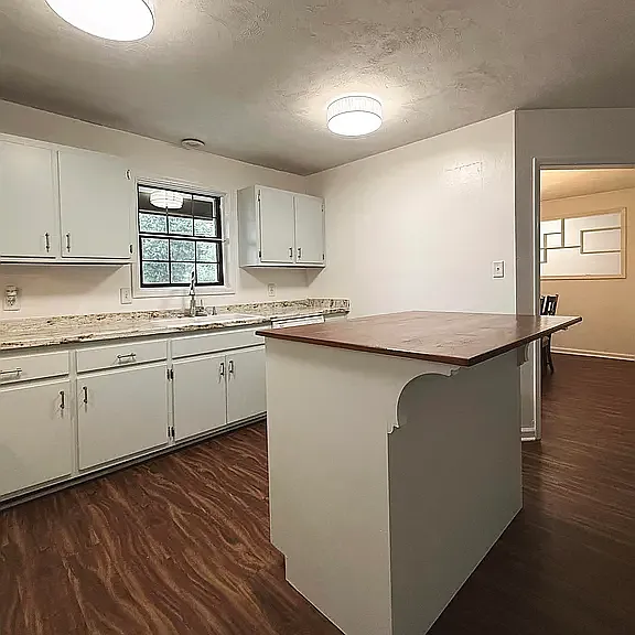 4728 Pimlico Dr — Photo 9