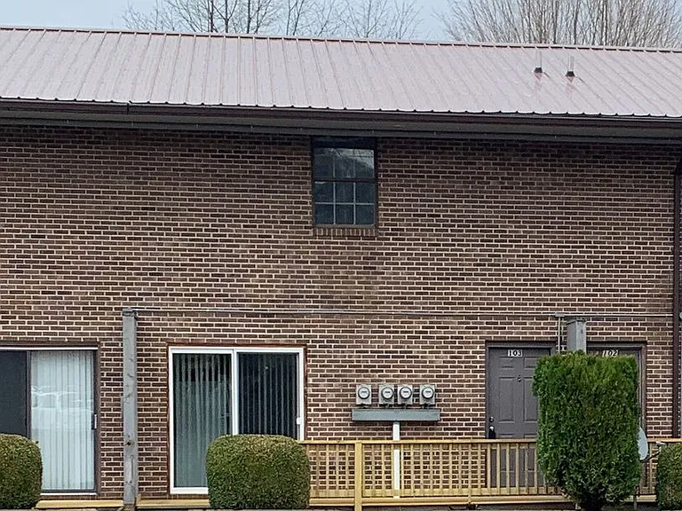 102 McConnell St — Photo 2