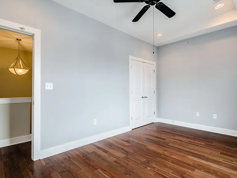 2633 Catharine Street — Photo 16