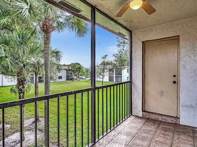 16252 Laurel Dr #201 — Photo 21