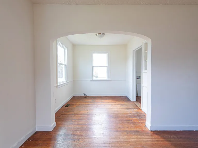 101 S Cedar Ave — Photo 5