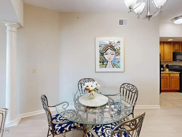2228 Beach Dr #404 — Photo 5