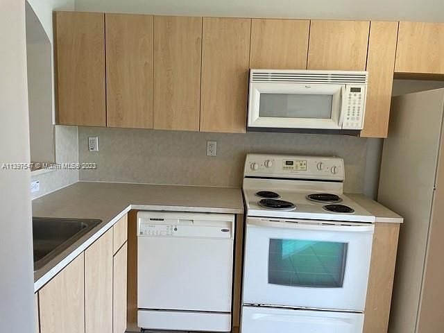 1st image of 985 NE 34th Ave Unit 102