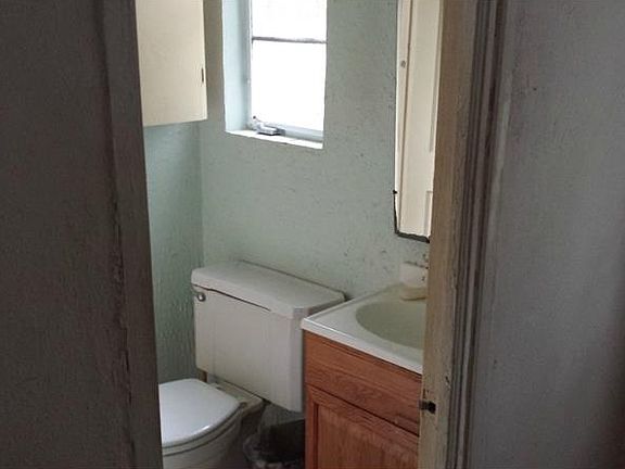 5th image of 3102 S Adams St