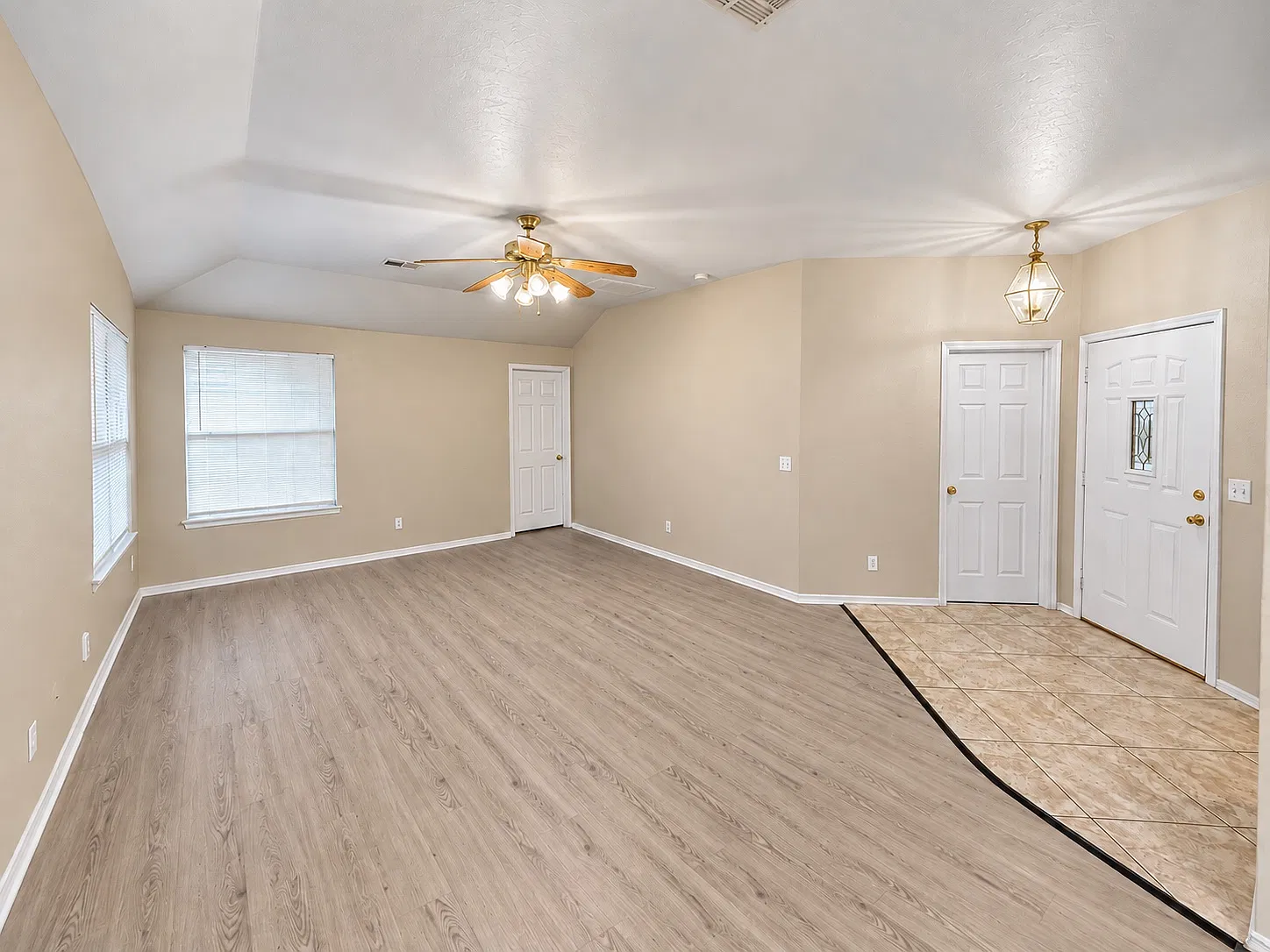 3 bed, 1300 sqft, $1,350 — Photo 4