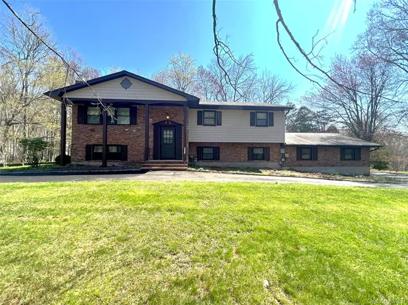 16 Elrod Drive, West Nyack, NY 10994