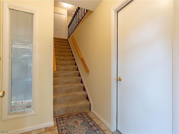 5th image of 585 Hampton Ridge Dr