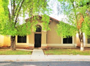 902 E Hearne Way, Gilbert, AZ 85234