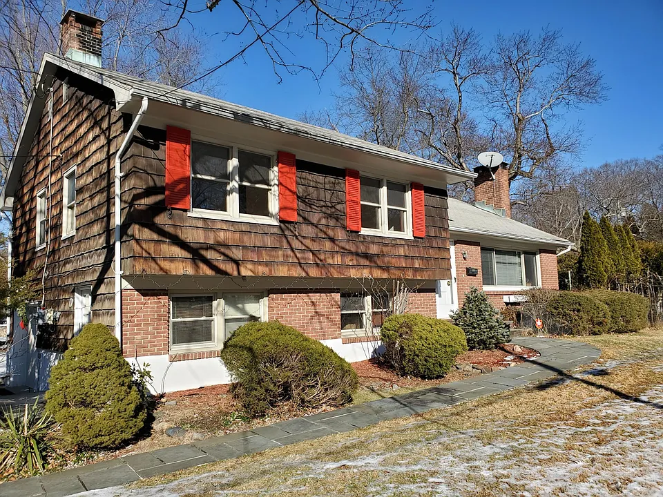 215 Harriman Rd