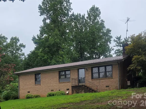 2734 Orchard St, Newton, NC 28658