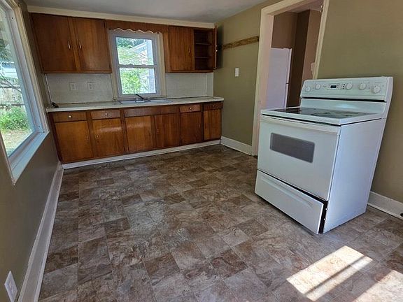 4th image of 835 Denny Rd