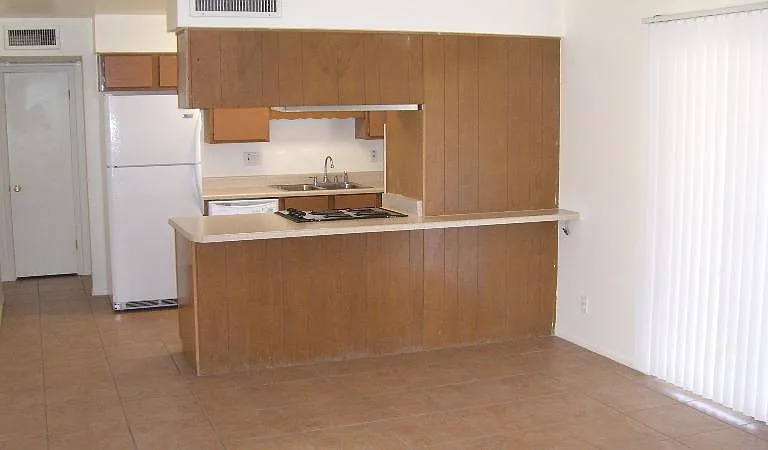 1418 S Beck Ave — Photo 7