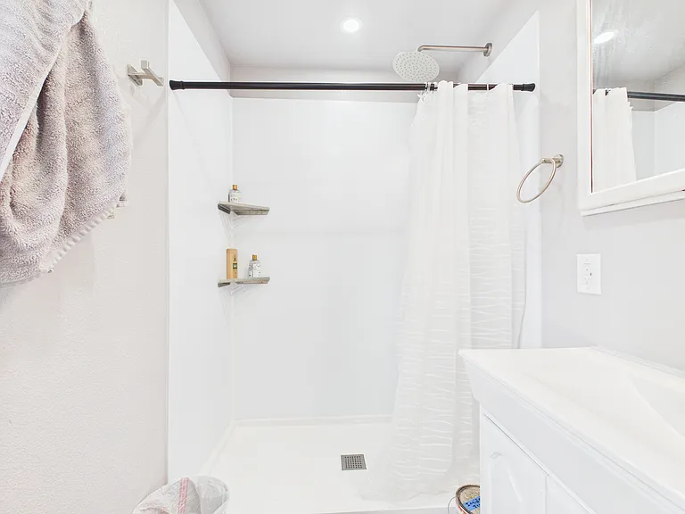 323 Jackson St — Photo 18