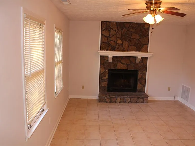 4438 Coopers Creek Dr SE — Photo 6