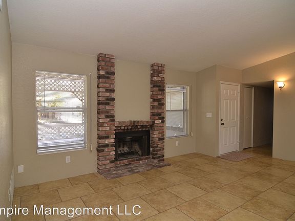 3rd image of 4648 N Southbrooke Pl
