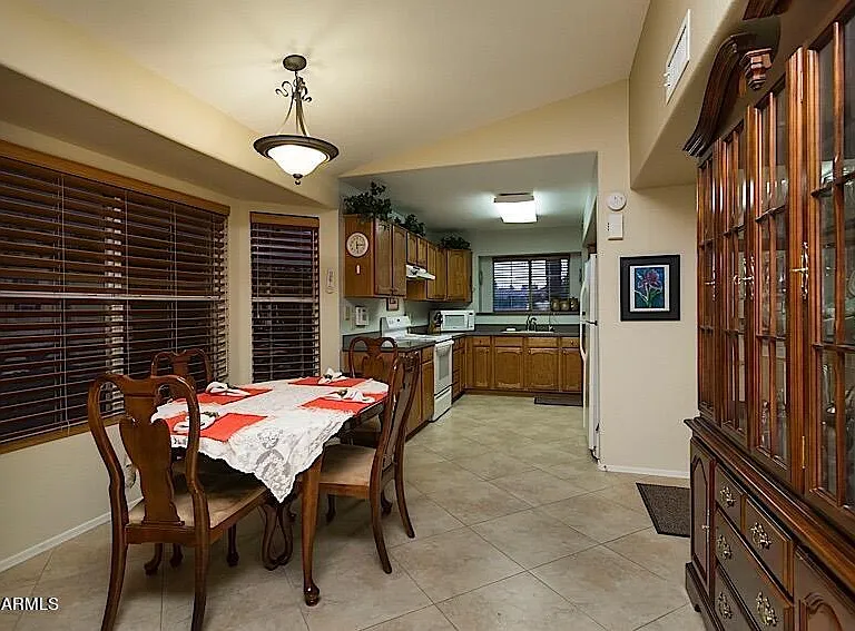 926 W San Mateo Ct — Photo 9