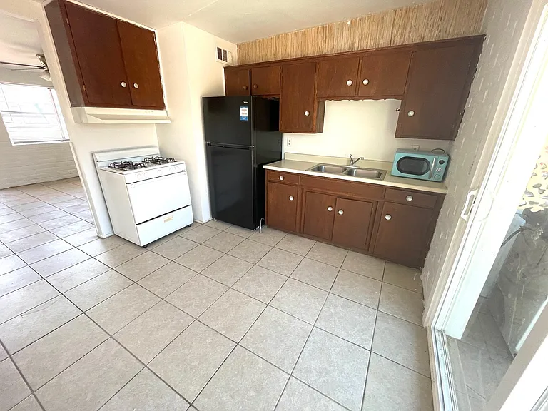 4110 E Glenn St — Photo 3