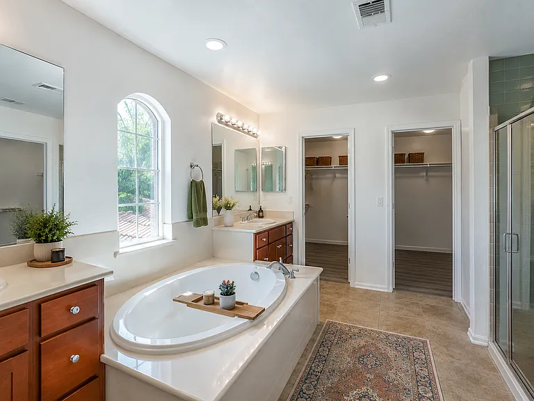 2337 N Silvervale St — Photo 4
