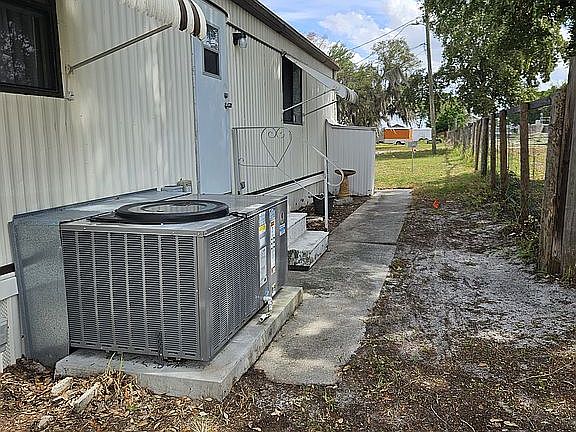 3rd image of 1477 Spruce Rd
