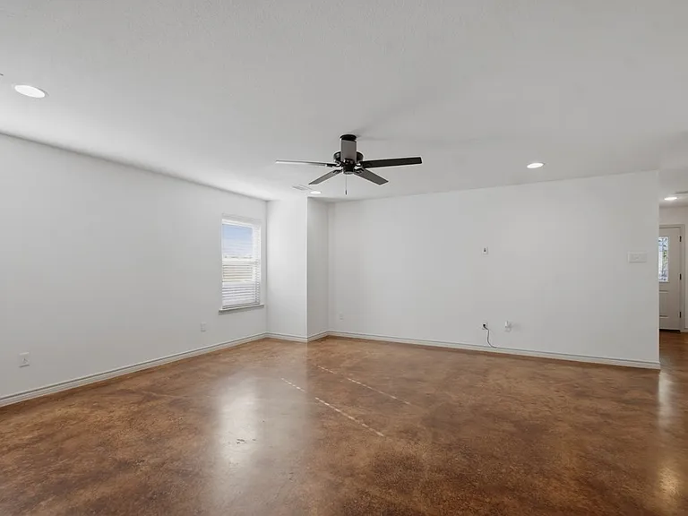 1118 Cedar Creek Rd — Photo 9