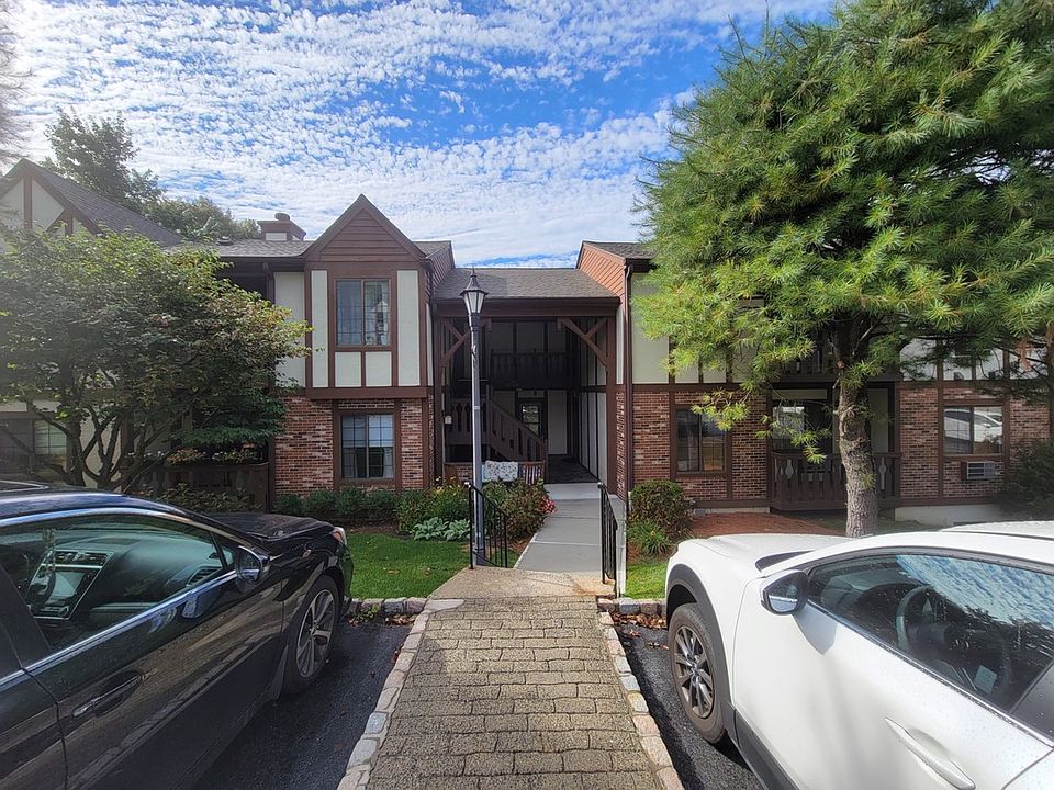 1st image of 121 Foxwood Cir