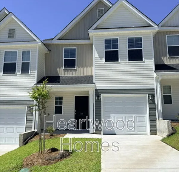121 Bartlett Dr — Photo 2