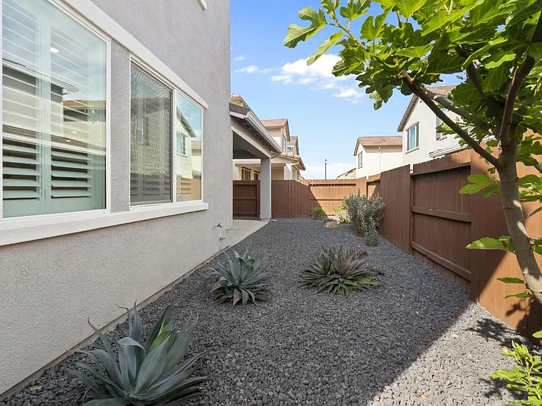 6089 Waddington Way — Photo 33
