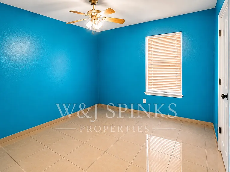 1218 Mango Ct — Photo 10