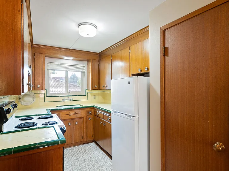Parkdell Apartments — Photo 7