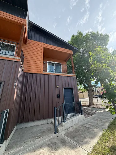 301 W 1st St #1 Photo 1
