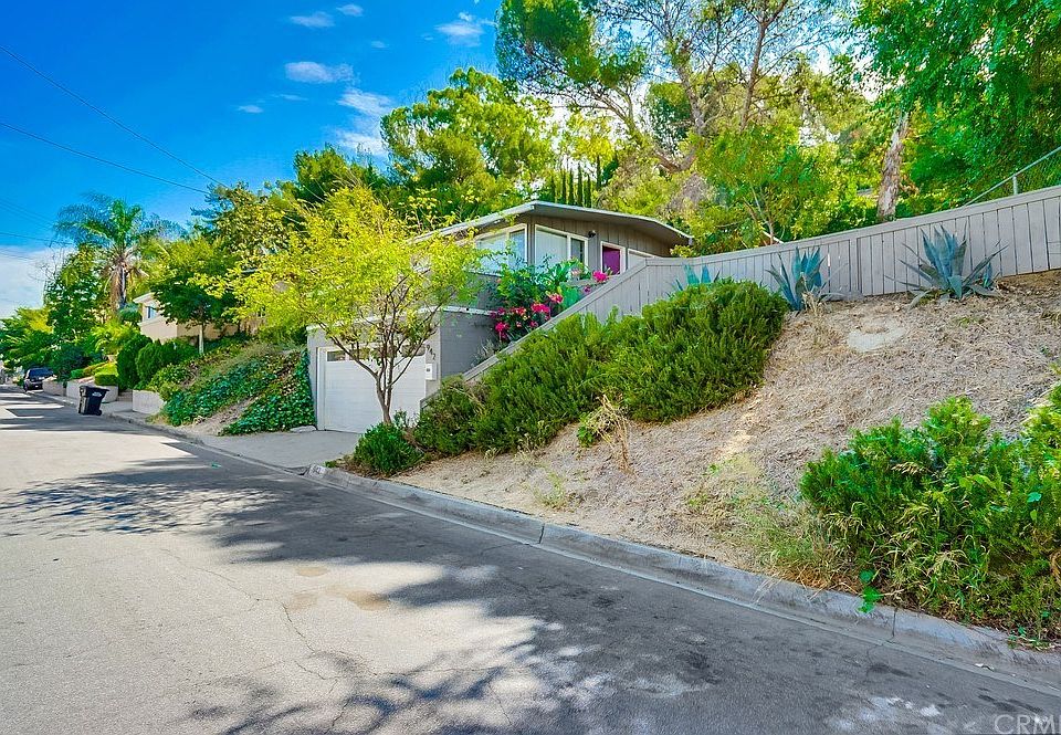 1st image of 942 Mira Valle St