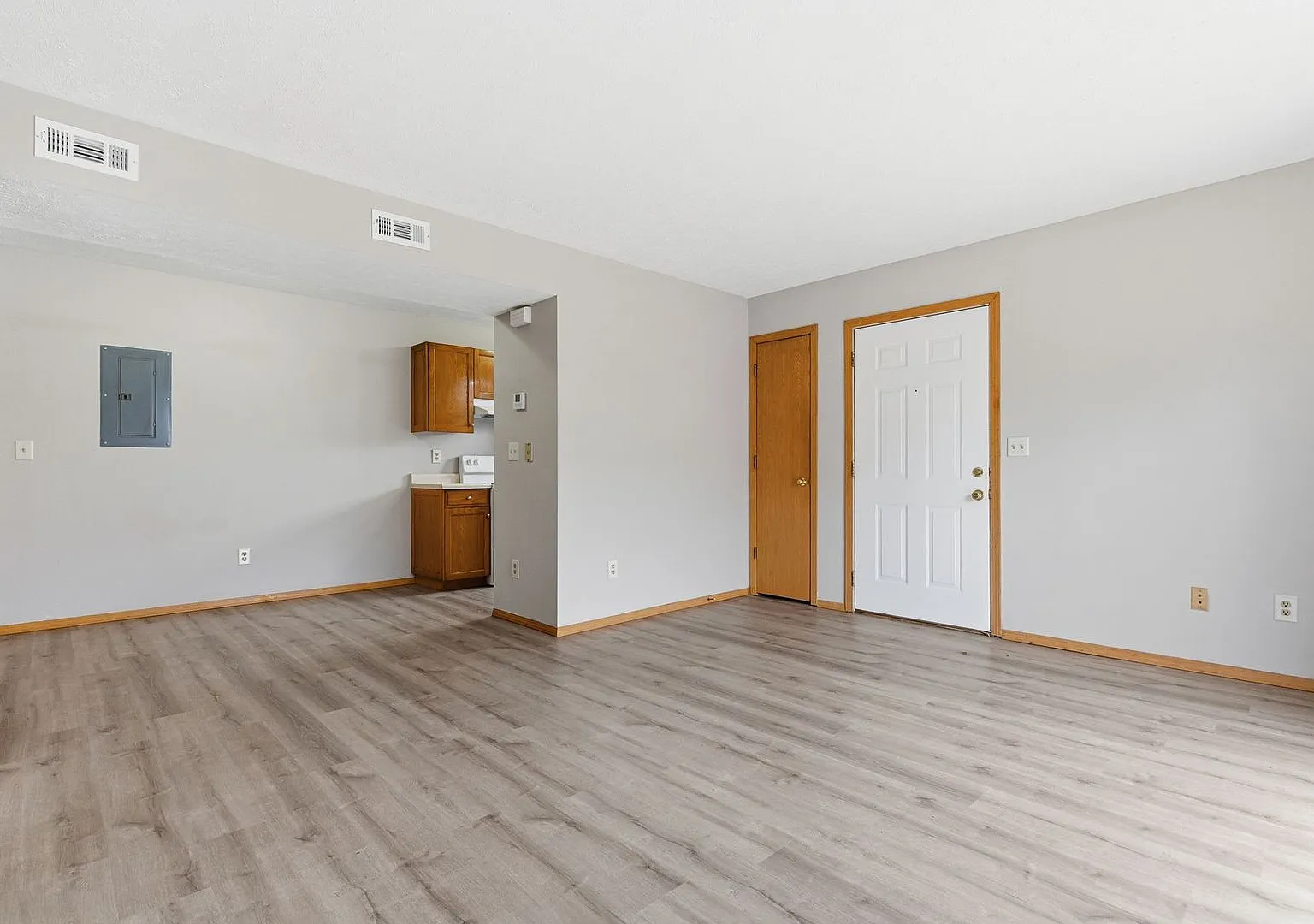 2 Bedroom Apartment - Springfield — Photo 2