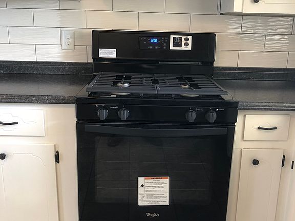 New range & vent hood