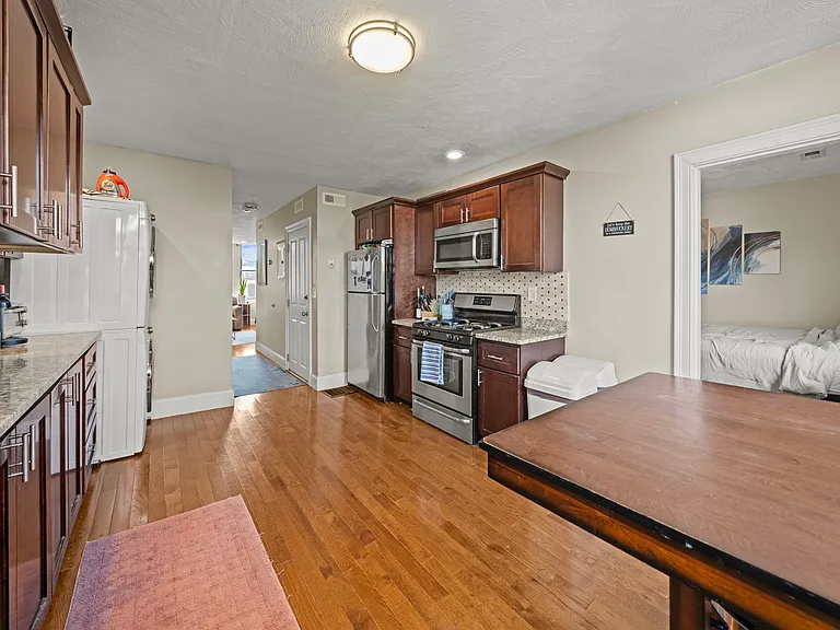 194 Athens St #C — Photo 4