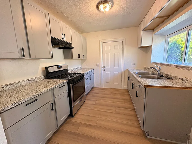 15635 Curtis Ave #1 — Photo 7