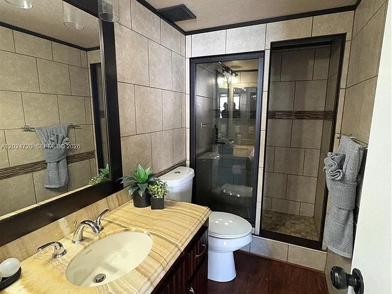 111 Lake Emerald Dr #302 — Photo 18