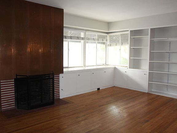 3rd image of 4329 E Ocean Blvd APT A
