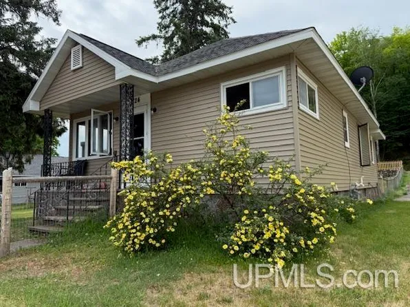 1724 Ridge St, Niagara, WI 54151
