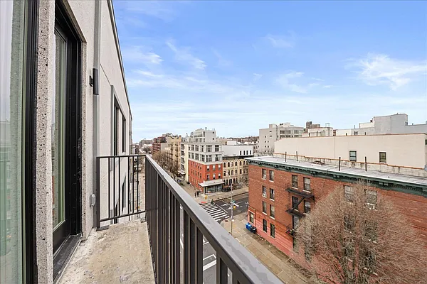 Rented by SERHANT. | media 15