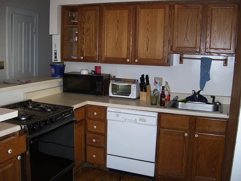 1015 W Newport Ave — Photo 5