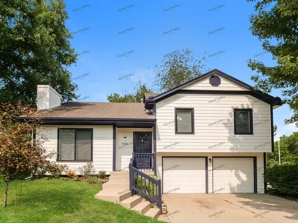 1032 NE Bristol Dr, Lees Summit, MO 64086