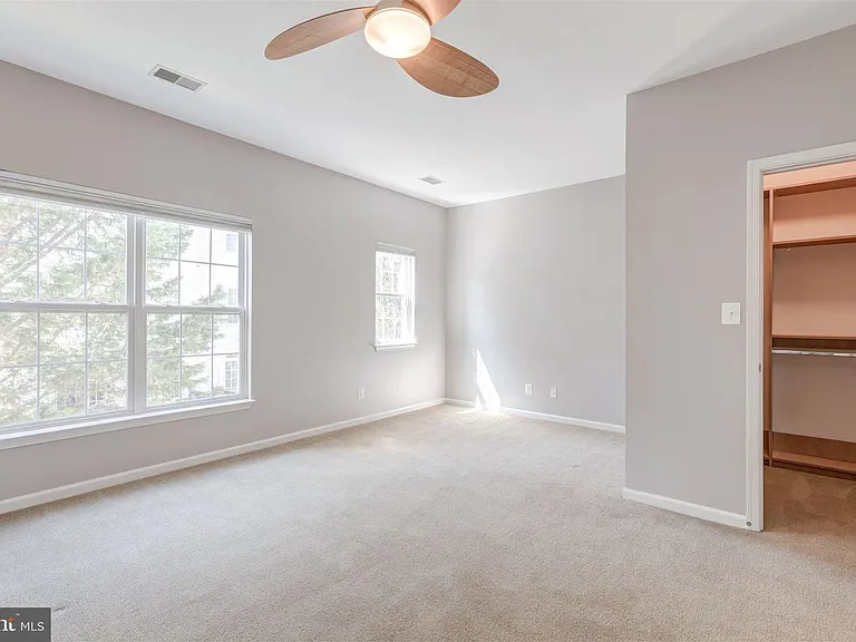5140 Donovan Dr — Photo 28