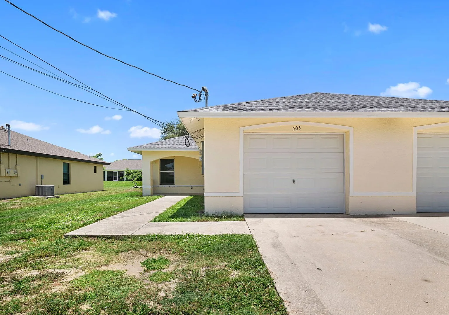 Beautifully updated duplex two bedrooms+ DEN, two bath in Cape Coral — Photo 1