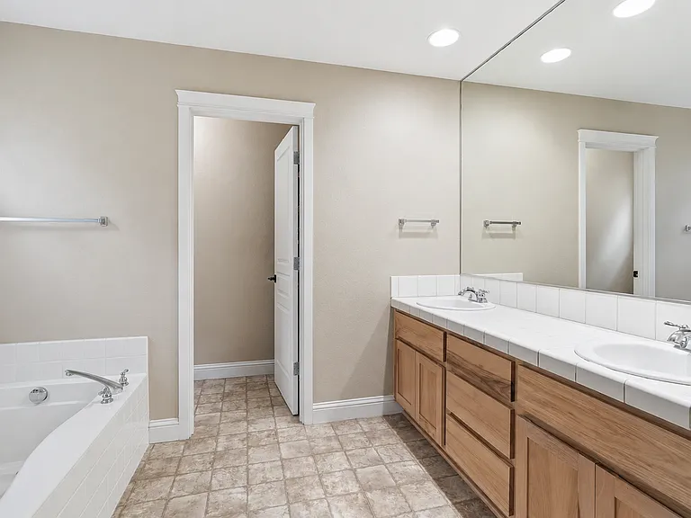 17318 SW Galewood Dr — Photo 20