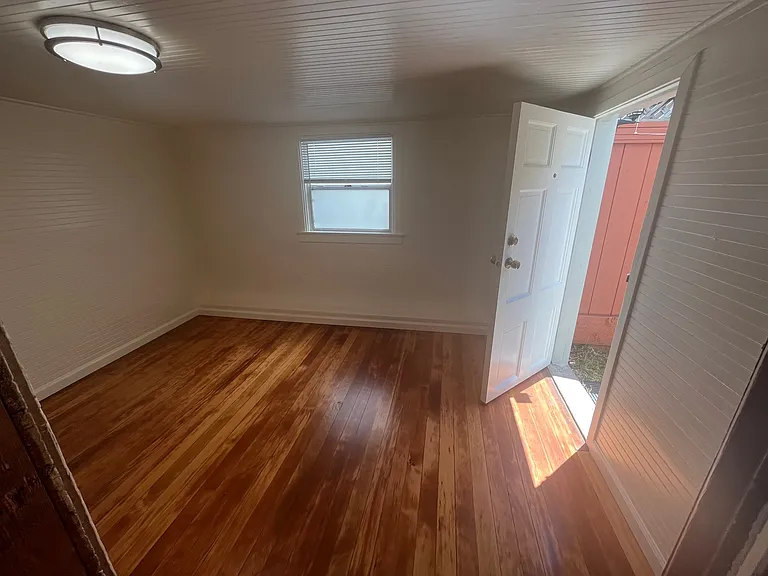 966 Talbot Ave — Photo 17