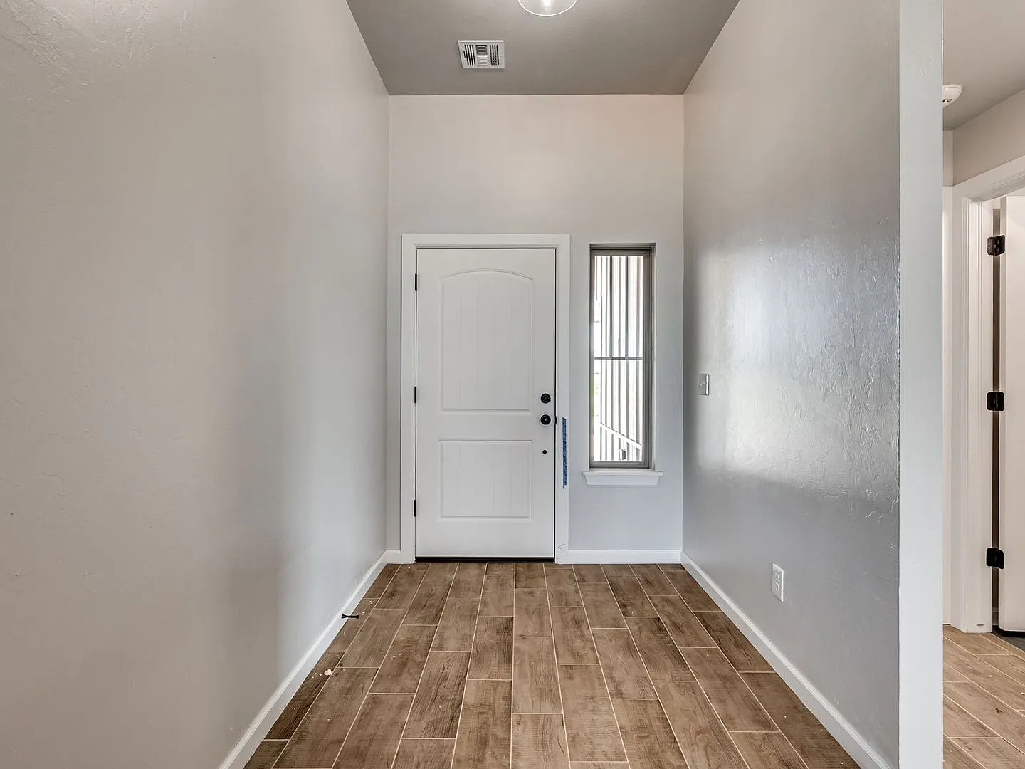 Newer Home Available Mustang Park — Photo 4