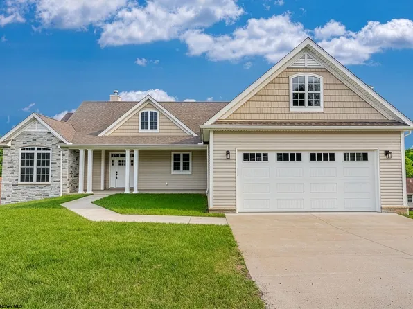 105 Lockwood Dr, Morgantown, WV 26508