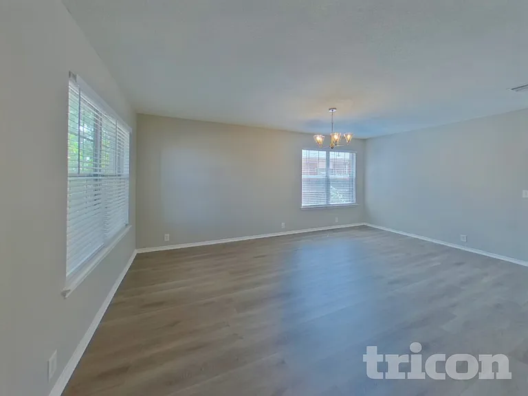 1308 Stetson Trl — Photo 4