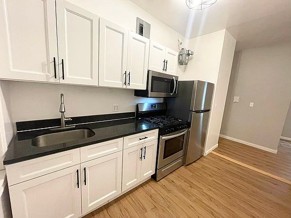 2nd image of 28-33 37th St #3R